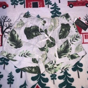 LEAF PATTERNED SUMMER SHORTS SIZE MEDIUM BRAND NEW